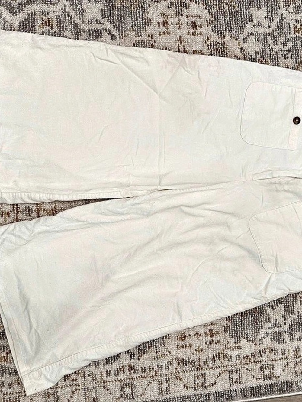 ROOLEE Cargo Capris in White Size Medium Like New